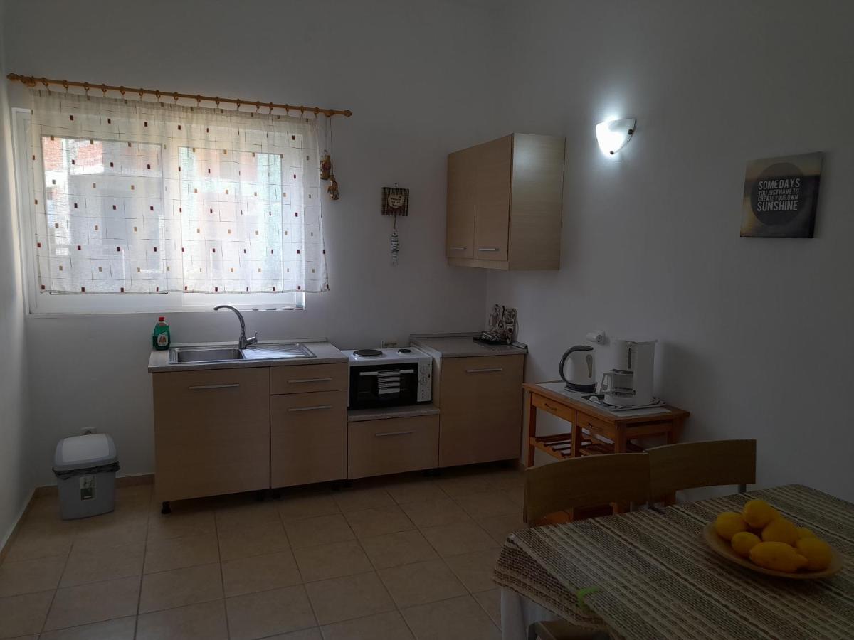 Garden View Appartment Kalavarda ภายนอก รูปภาพ